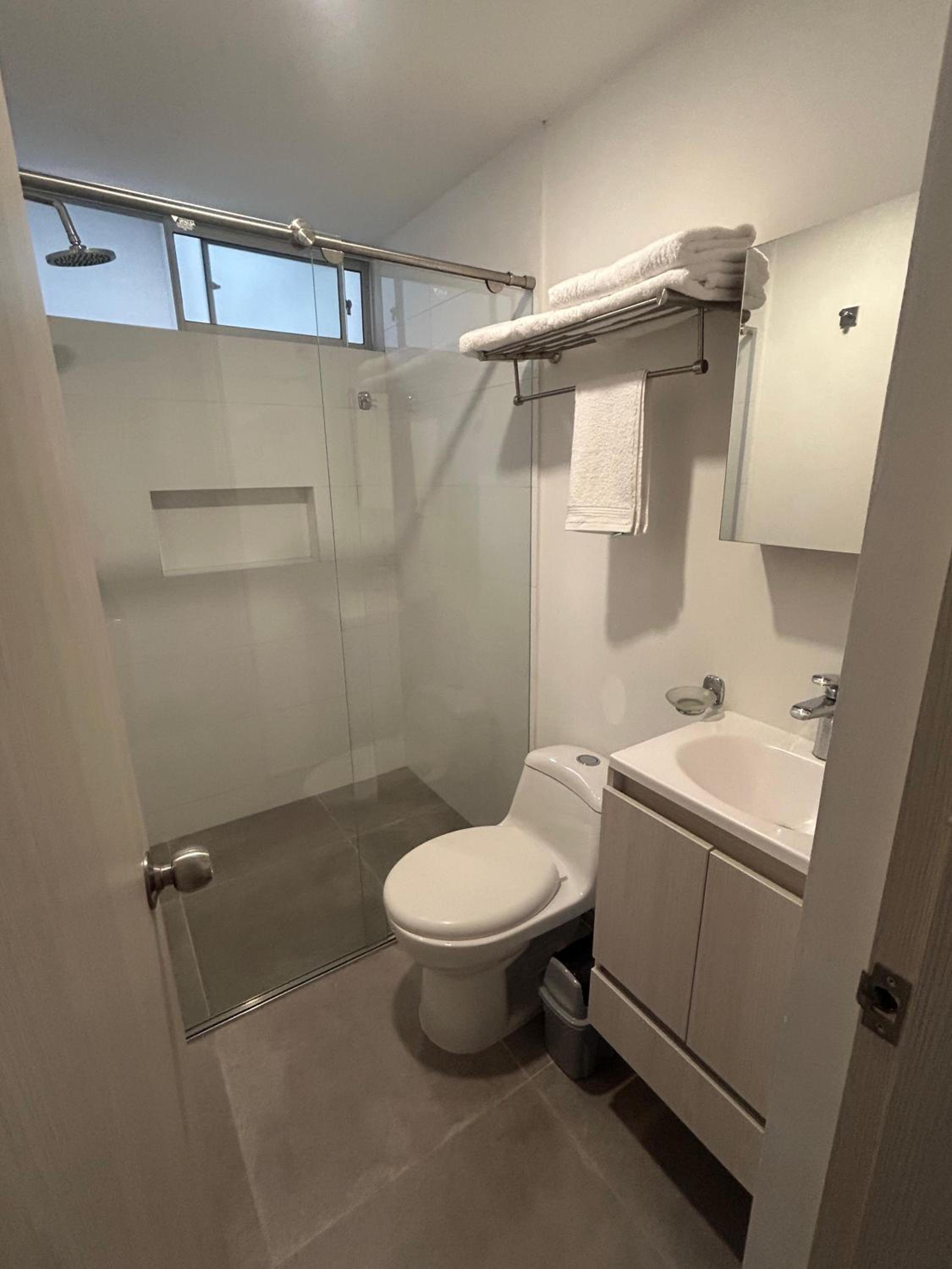 Spacious and Luxurious -Stratum 6