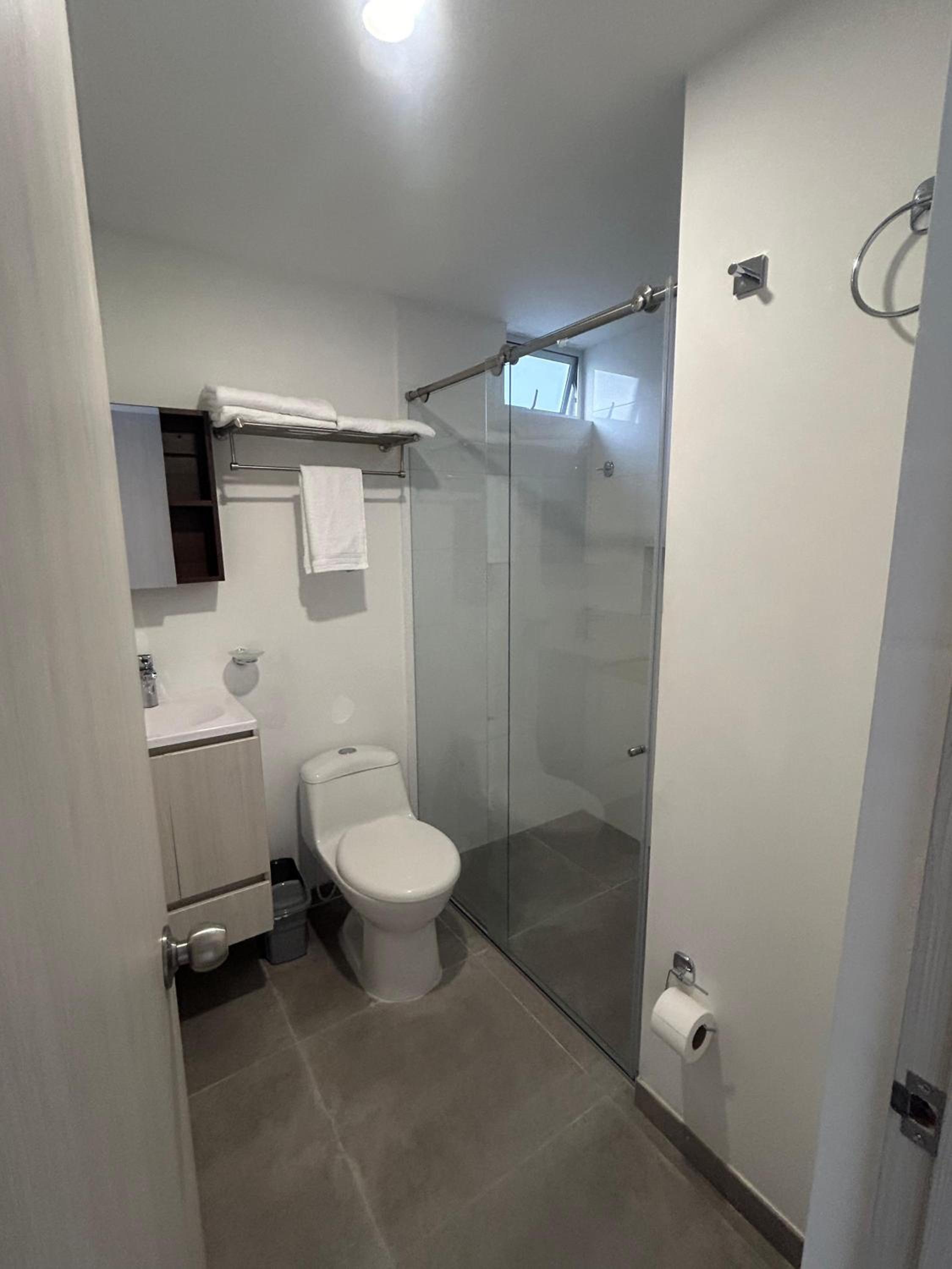 Spacious and Luxurious -Stratum 6