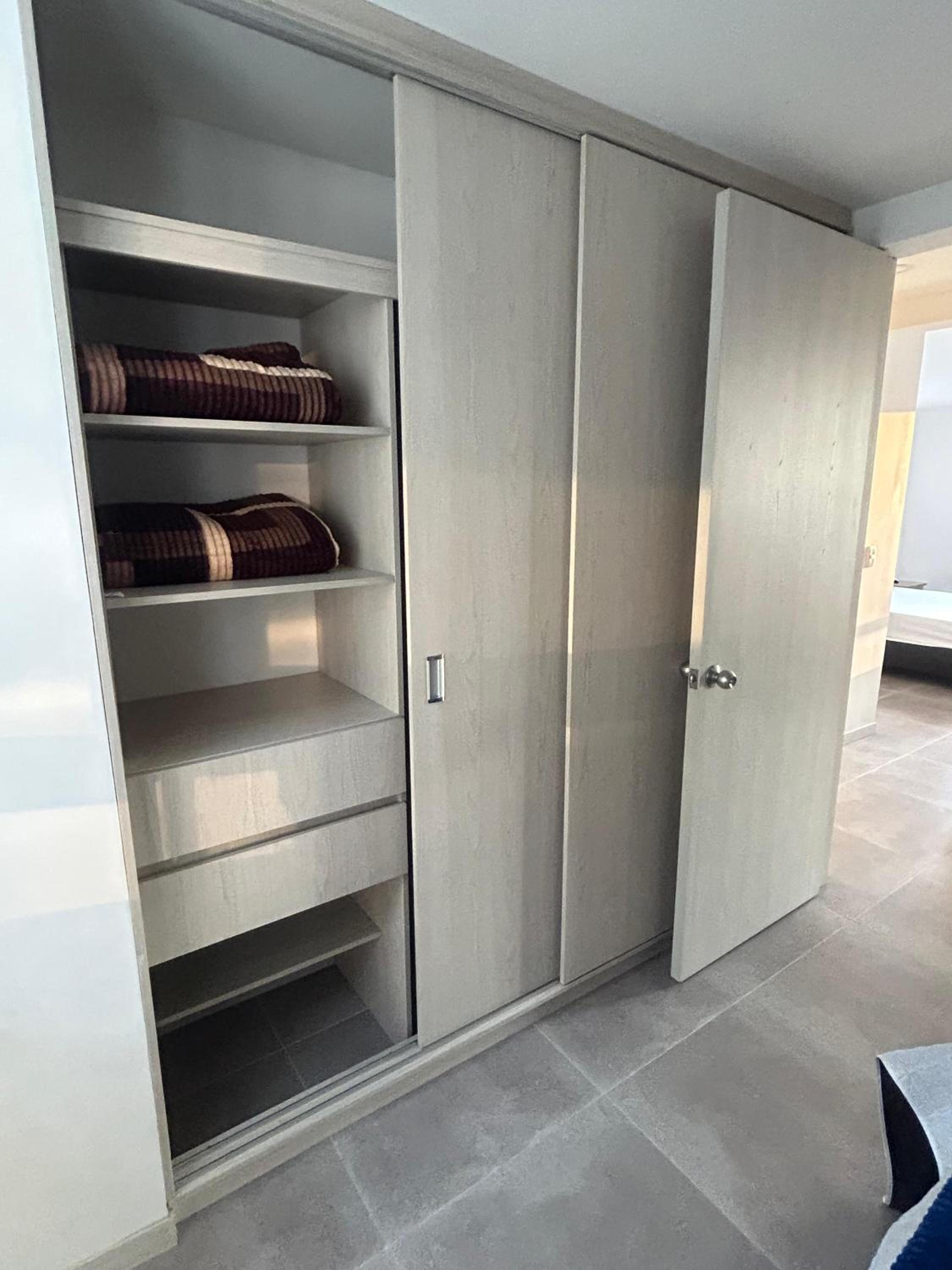 Spacious and Luxurious -Stratum 6