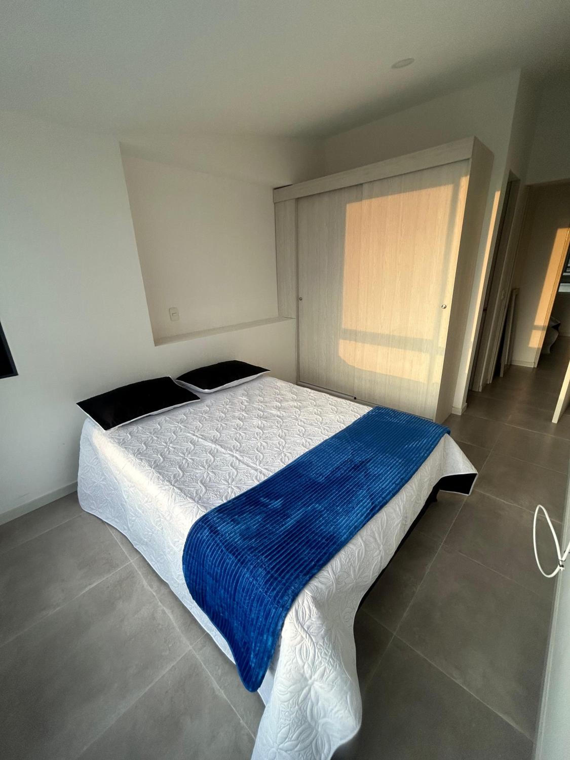Spacious and Luxurious -Stratum 6