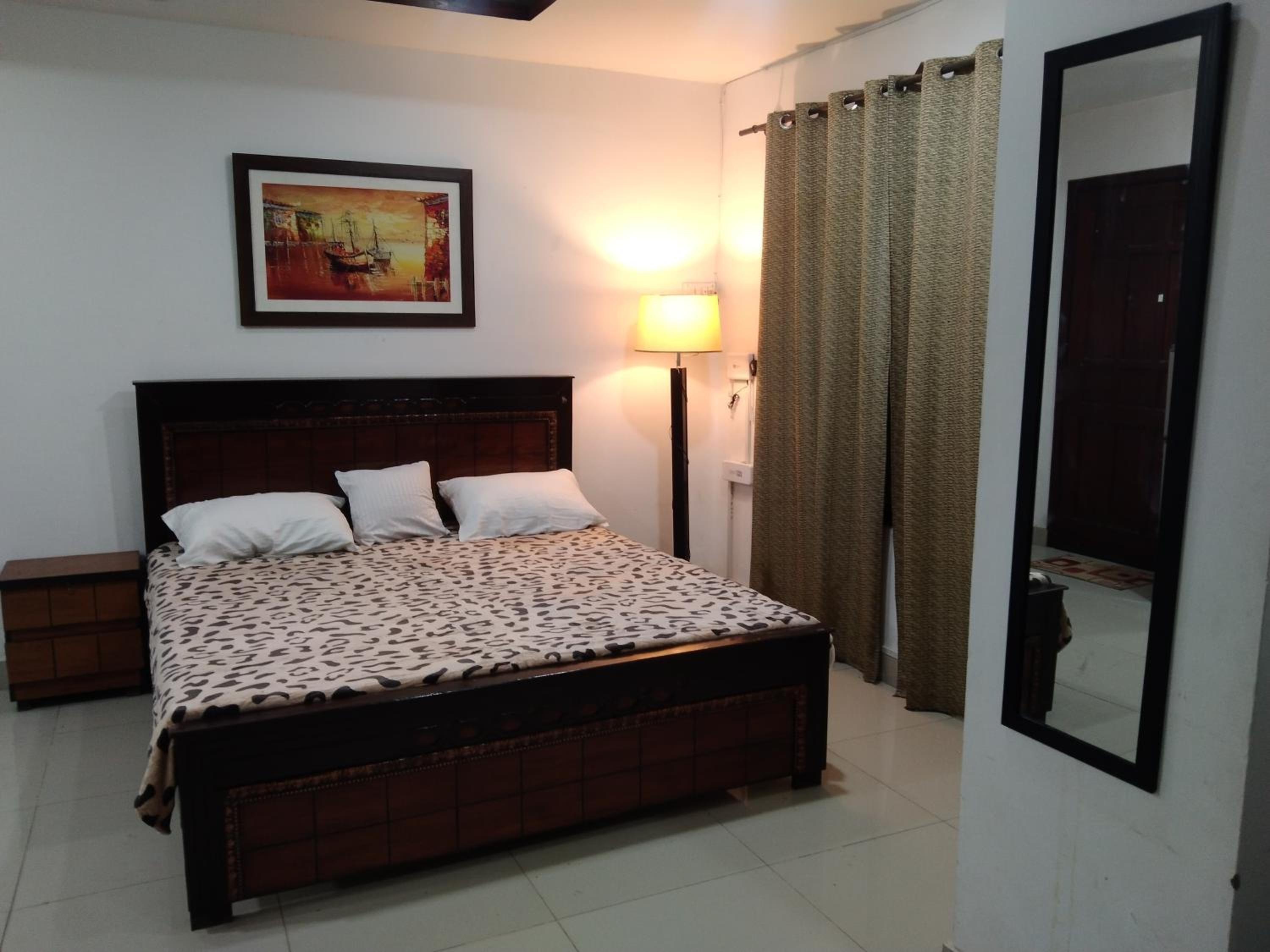 Beautiful Furnished Family Entire 1 Bed Apartment view 2