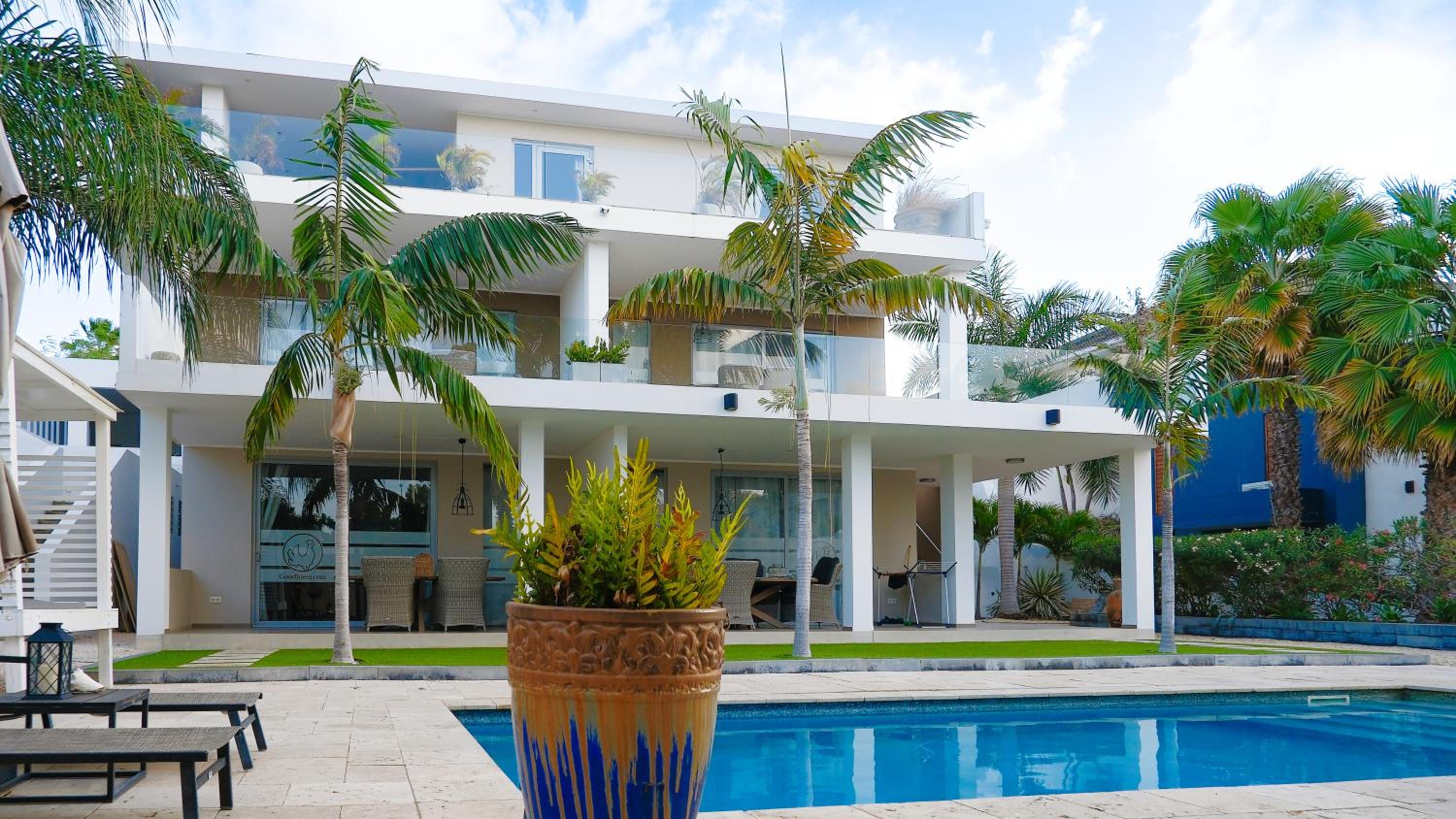 Goudhaen Luxury Private apartments Jan Thiel Beach