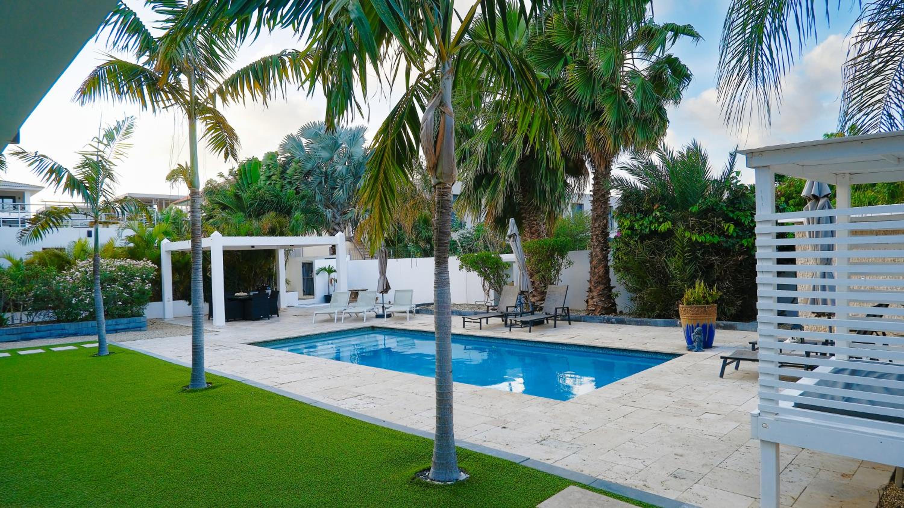 Goudhaen Luxury Private apartments Jan Thiel Beach