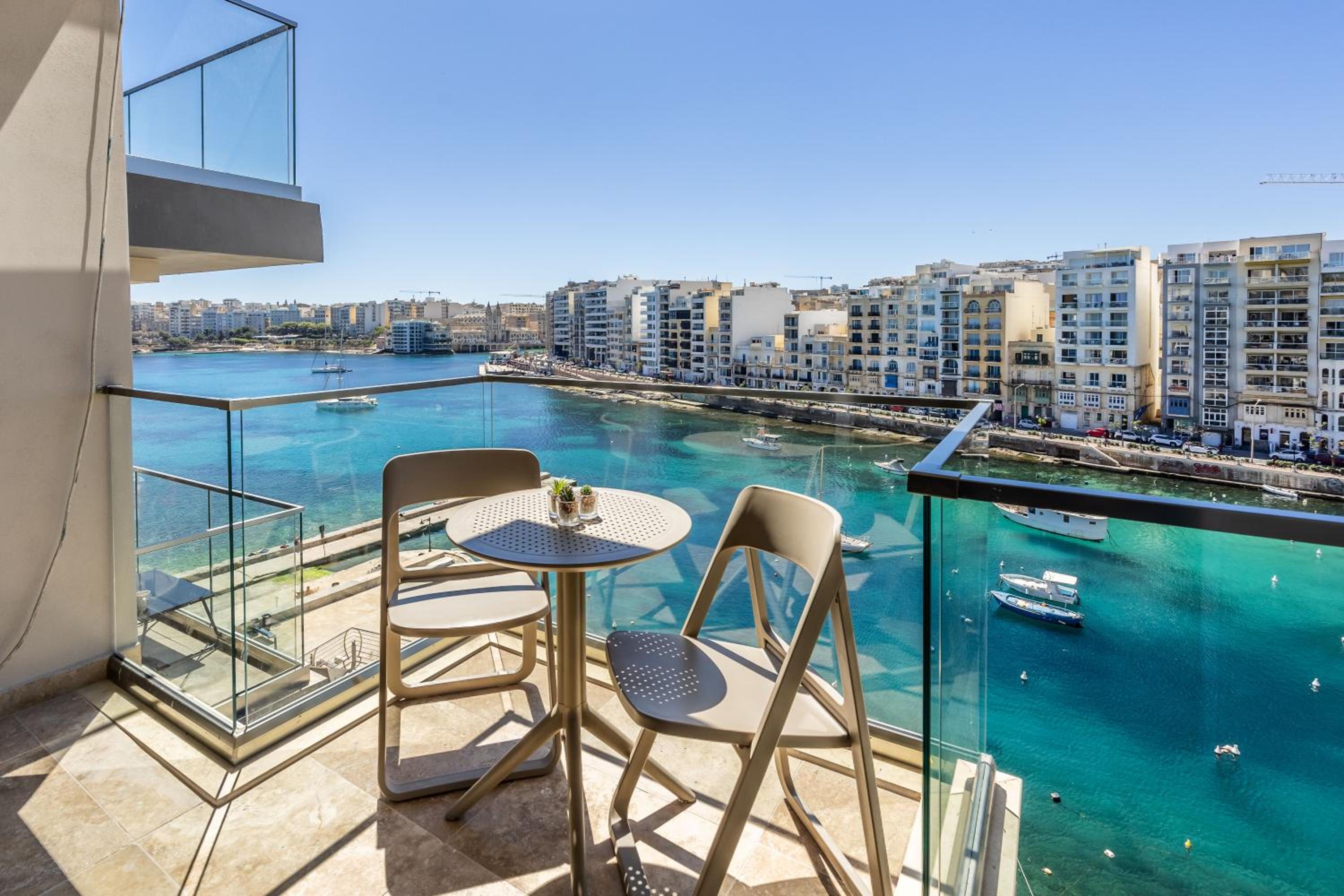 Spinola Seafront Deluxe — St Julian's