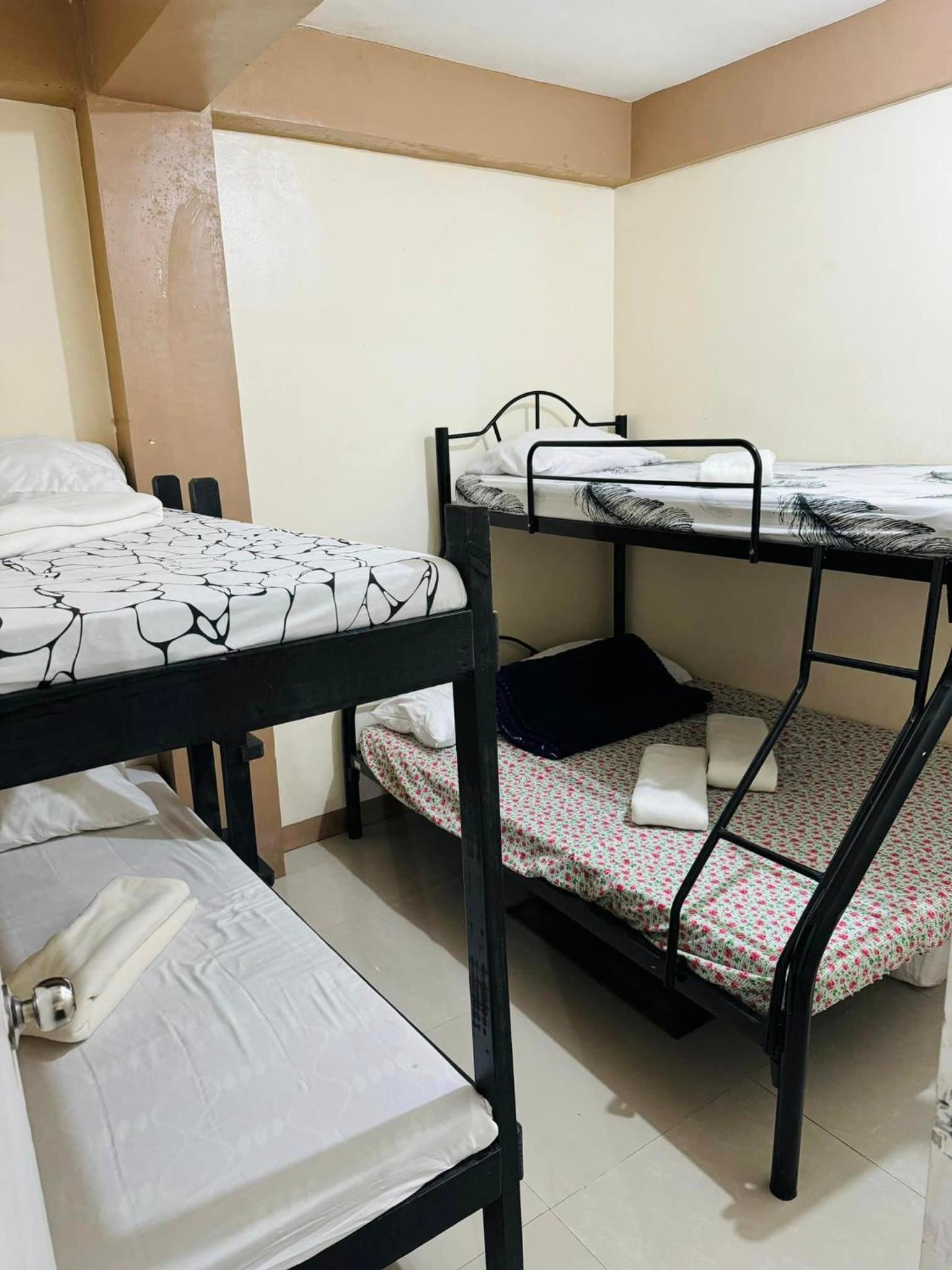 3 Bedrooms with 10 Beds With Unli Netflix and Unli Disneyplus view 3