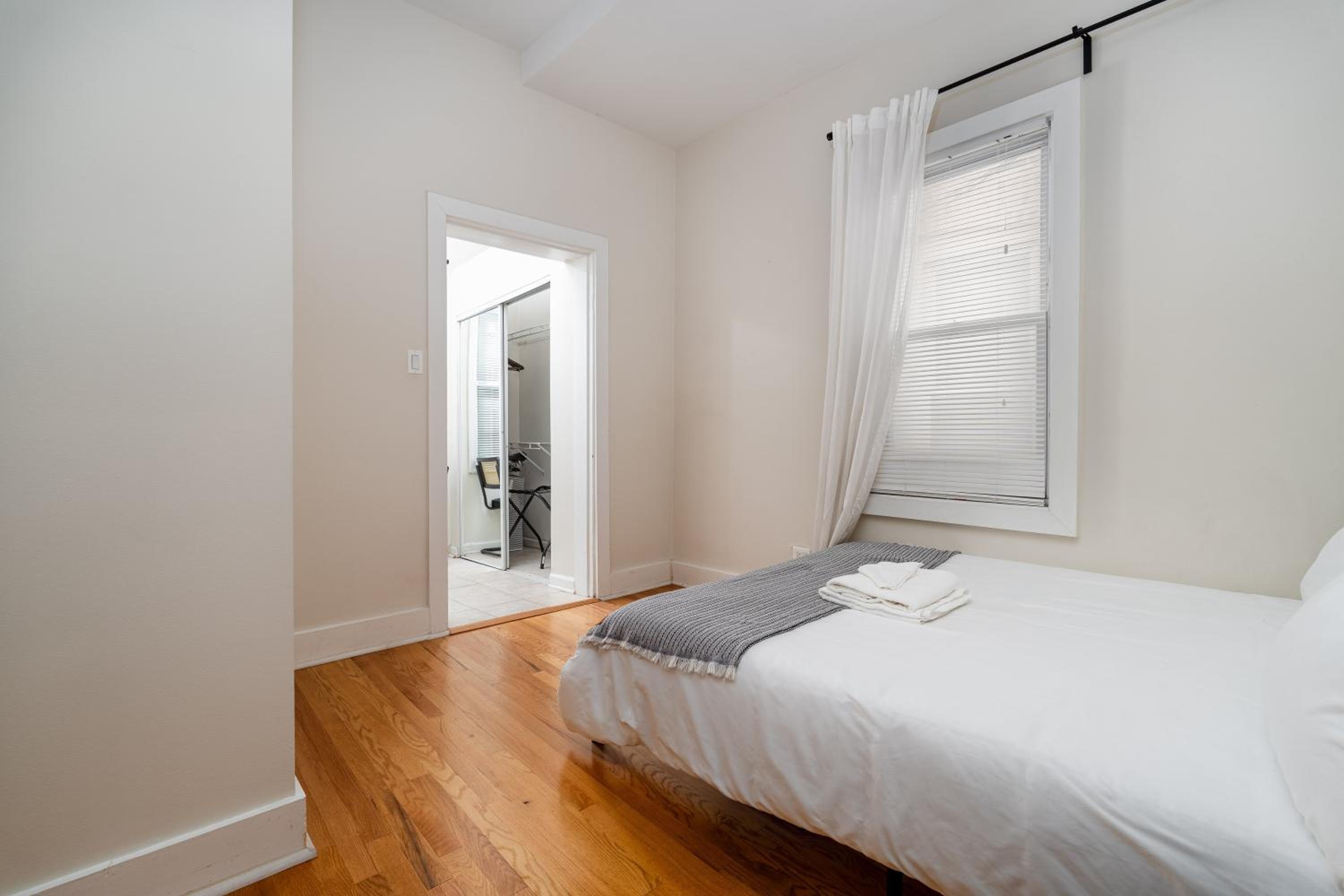 Chicago Vacations - Flexhome Bucktown 2BR C2 - Property Image 11