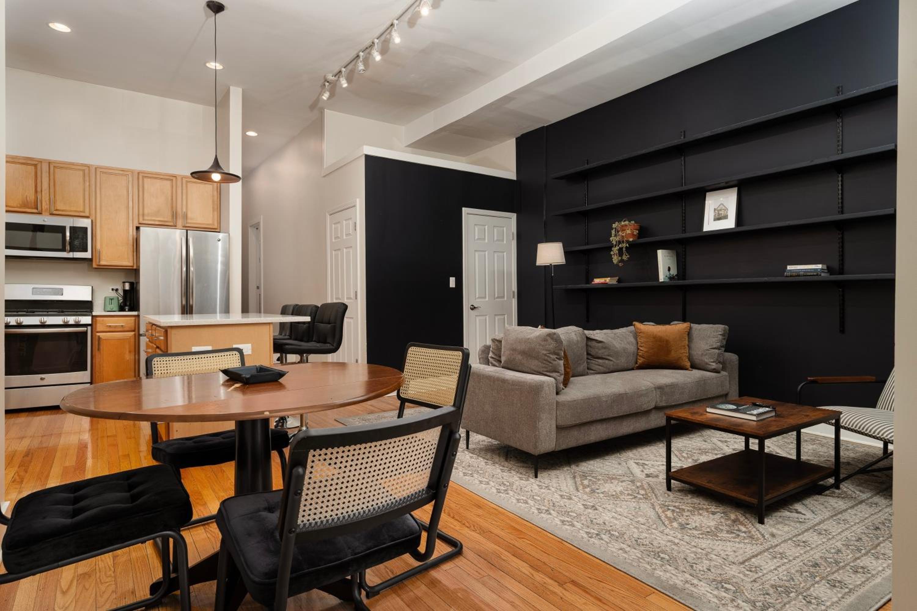 Chicago Vacations - Flexhome Bucktown 2BR C2 - Property Image 1