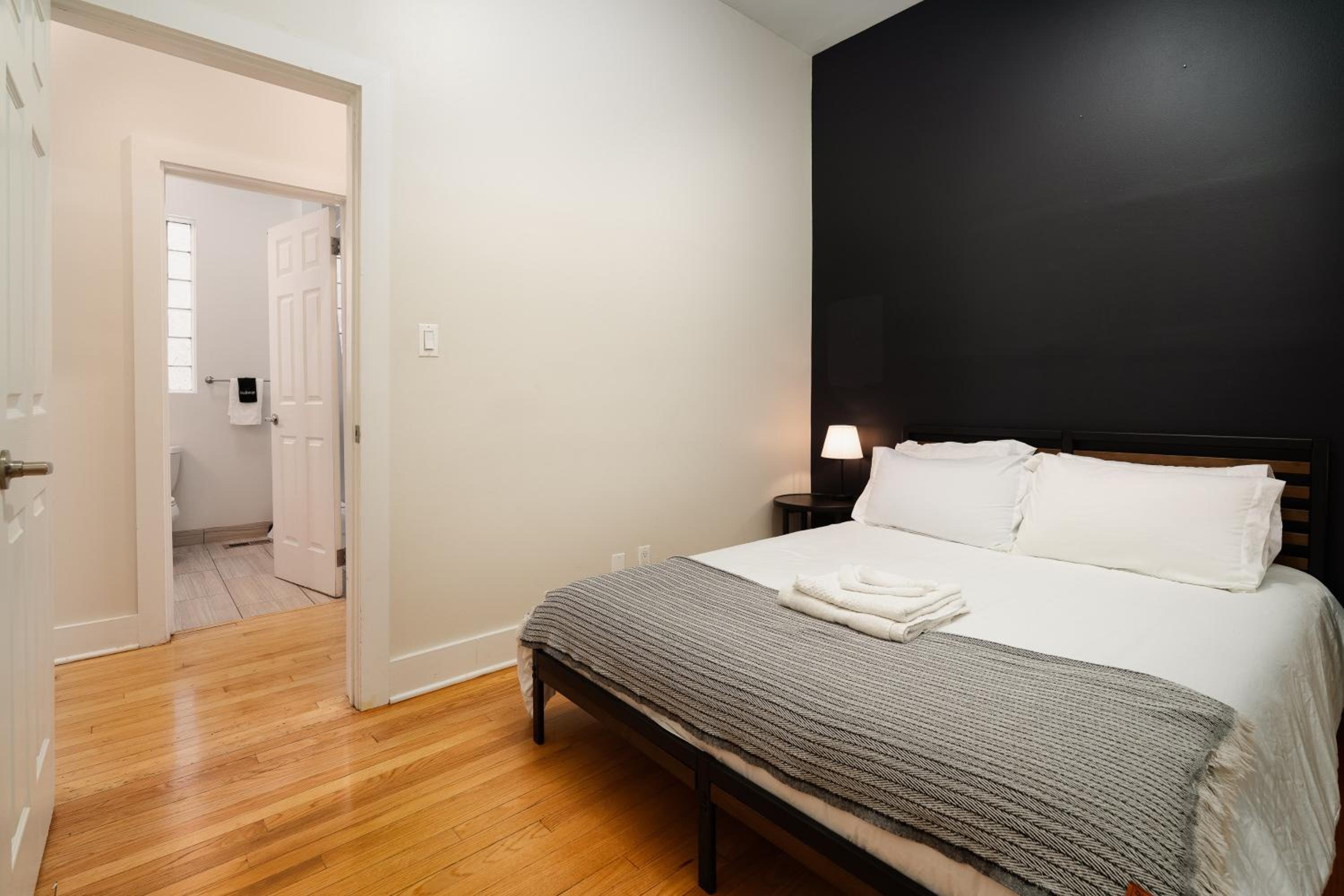 Chicago Vacations - Flexhome Bucktown 2BR C2 - Property Image 2