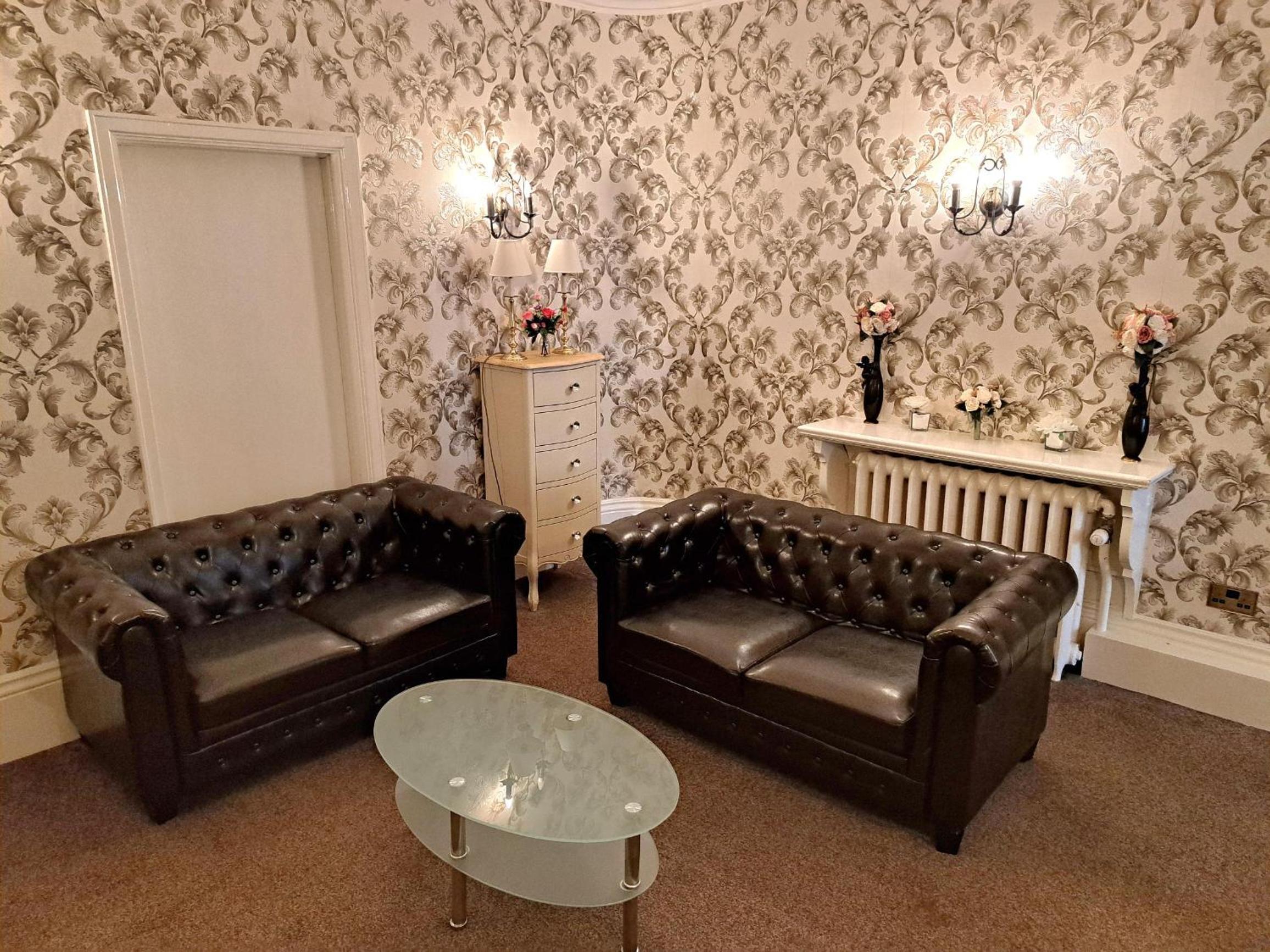 Southport Vacations - Prince Of Wales Hotel - Property Image 2