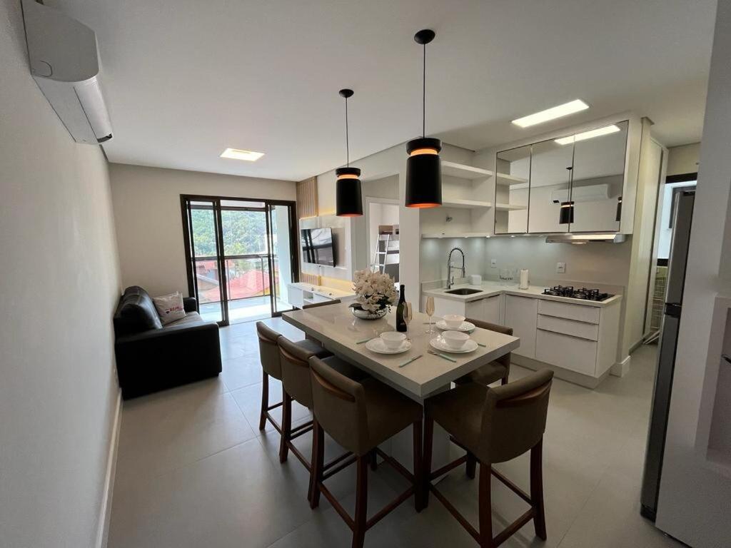 Cód 90 · Apartamento a poucos passo do mar