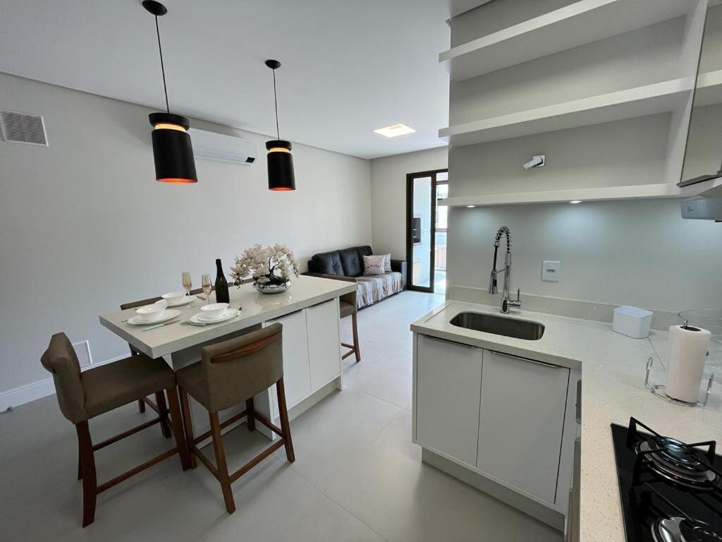 Cód 90 · Apartamento a poucos passo do mar