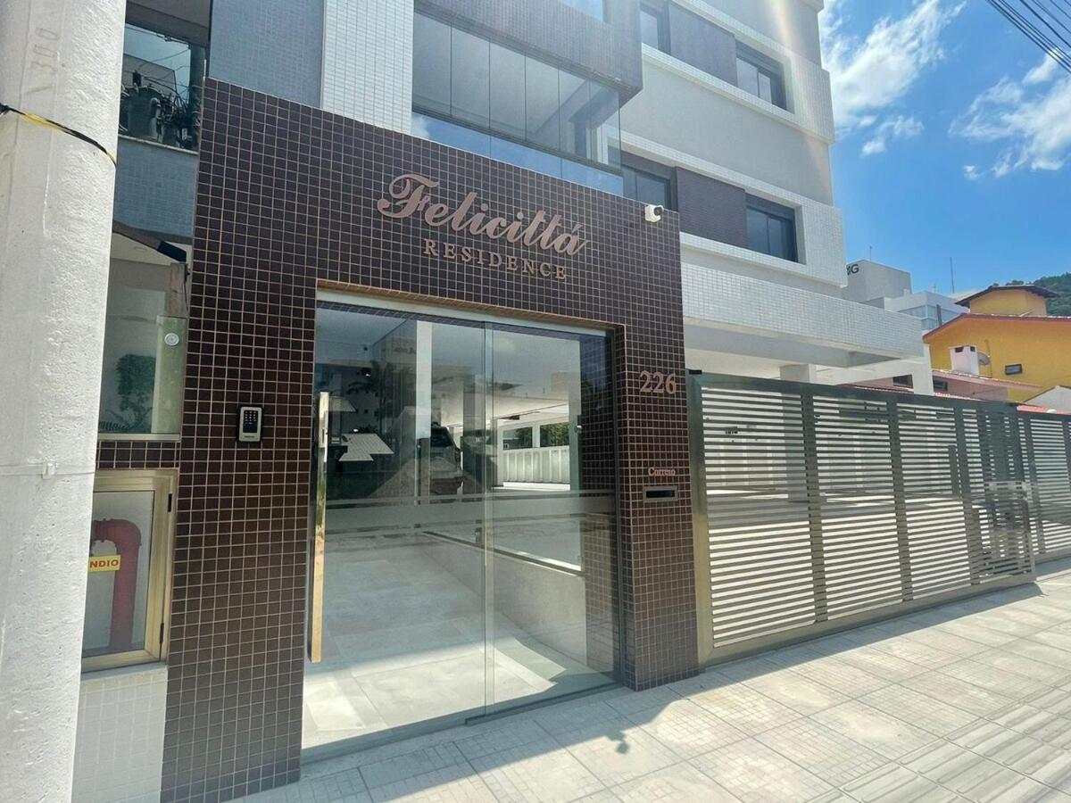 Cód 90 · Apartamento a poucos passo do mar