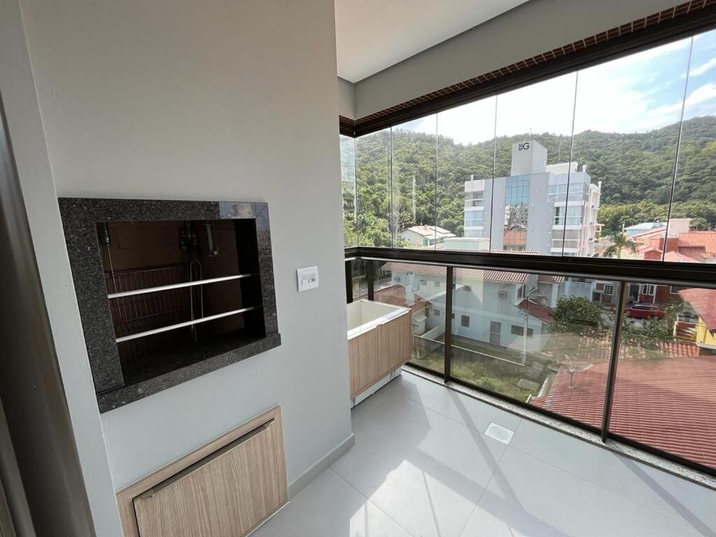 Cód 90 · Apartamento a poucos passo do mar