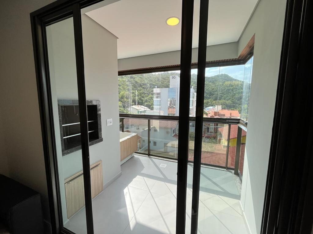 Cód 90 · Apartamento a poucos passo do mar
