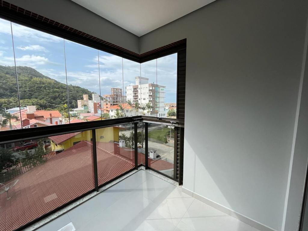 Cód 90 · Apartamento a poucos passo do mar