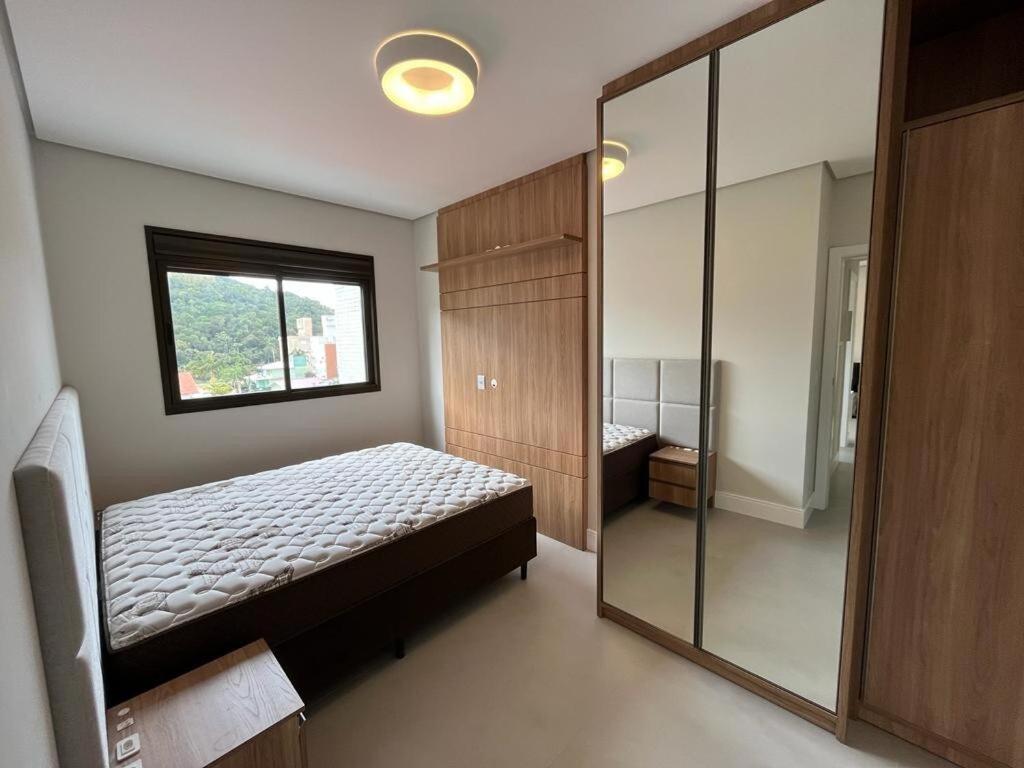 Cód 90 · Apartamento a poucos passo do mar