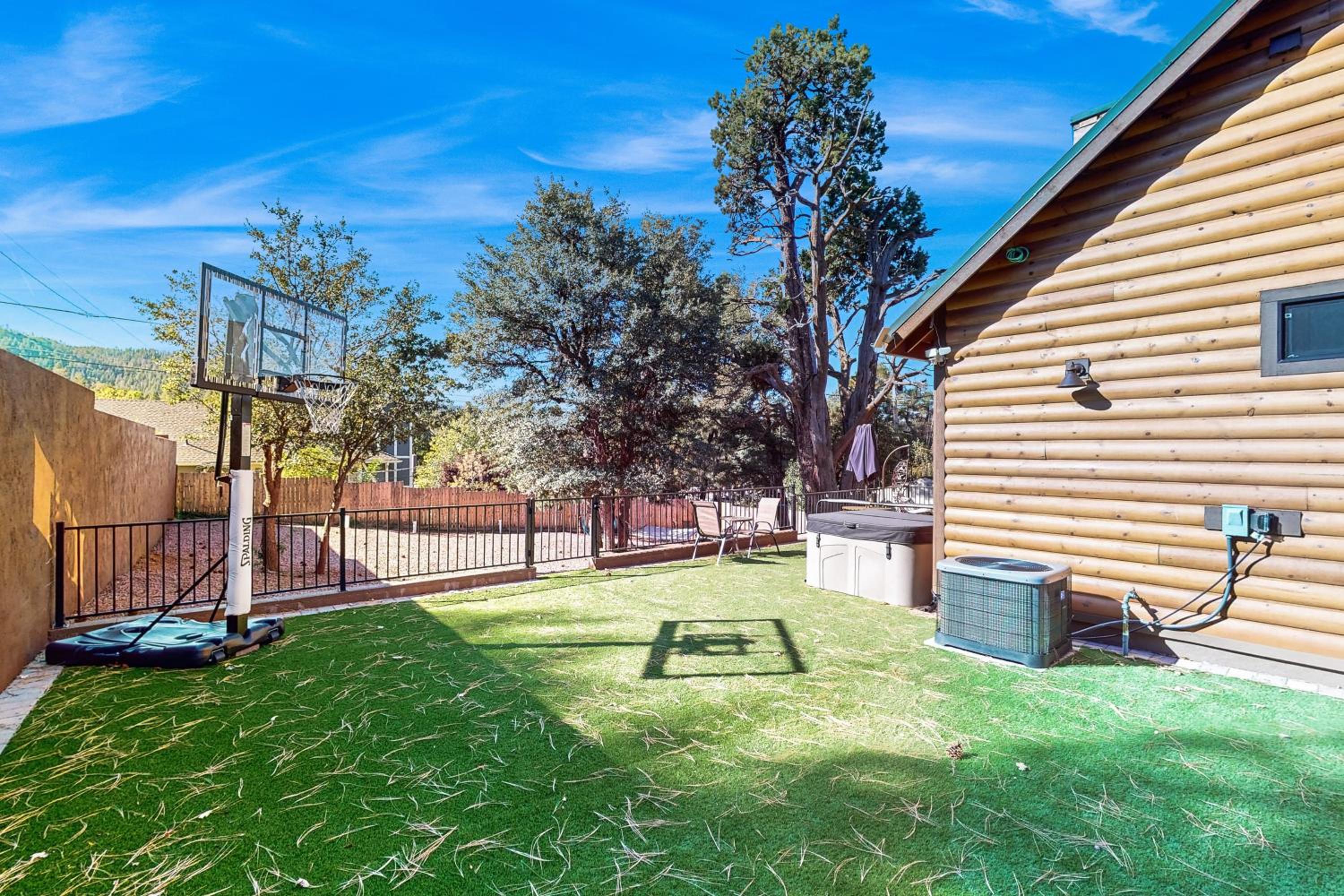 Strawberry Cabin with Hot Tub Near Gila Natl Forest