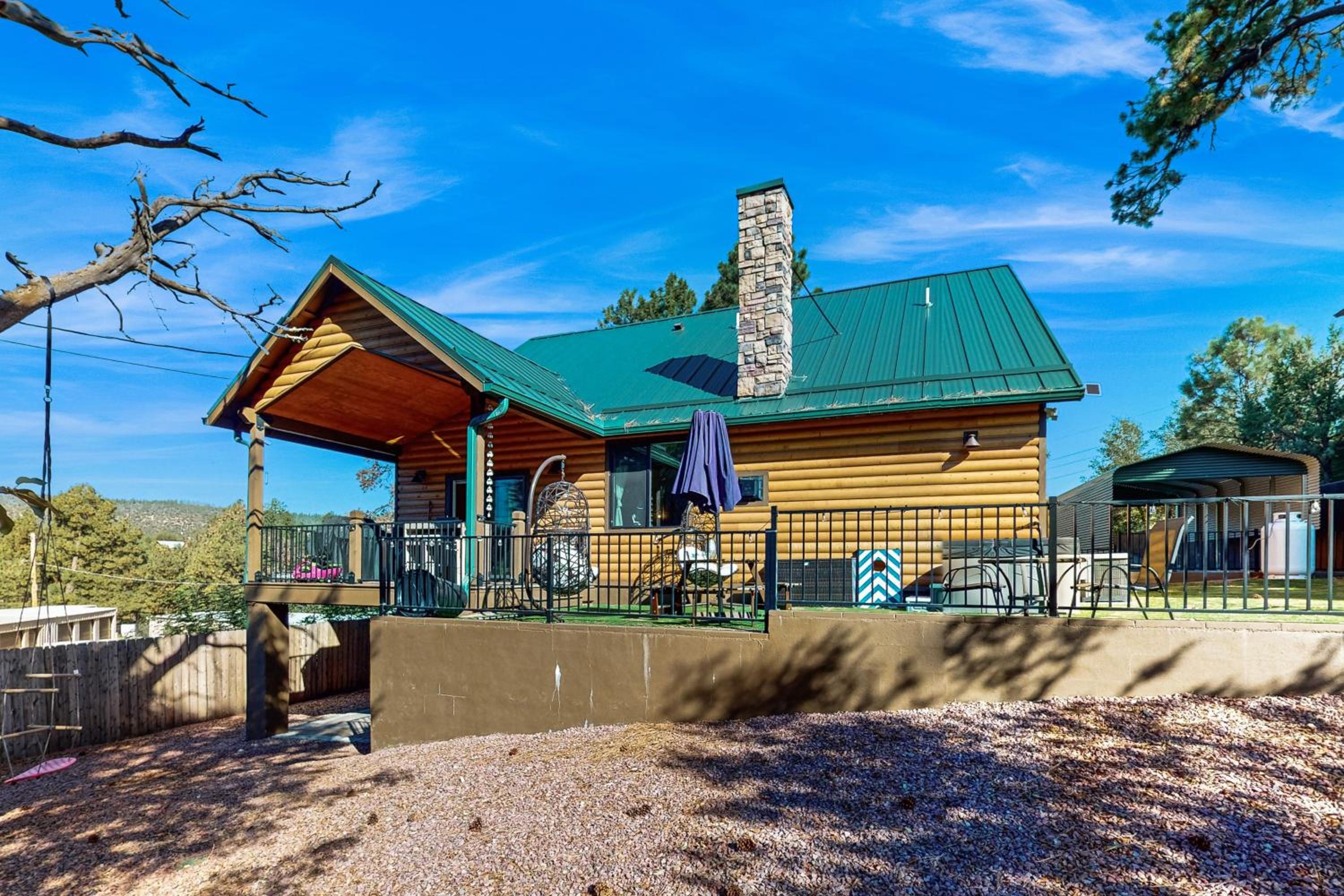 Strawberry Cabin with Hot Tub Near Gila Natl Forest