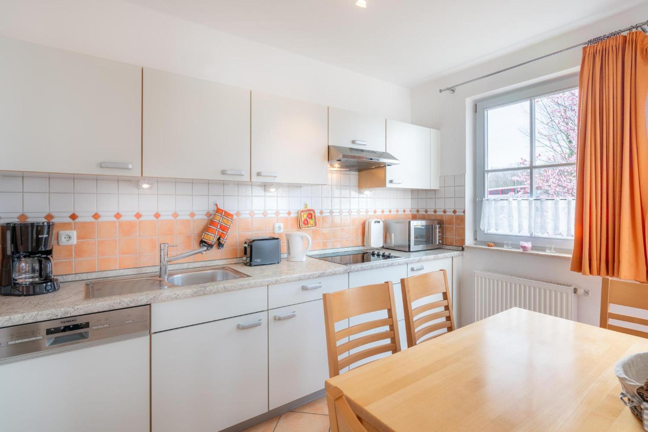 Helle Fewo in toller Lage mit Badewanne und Balkon