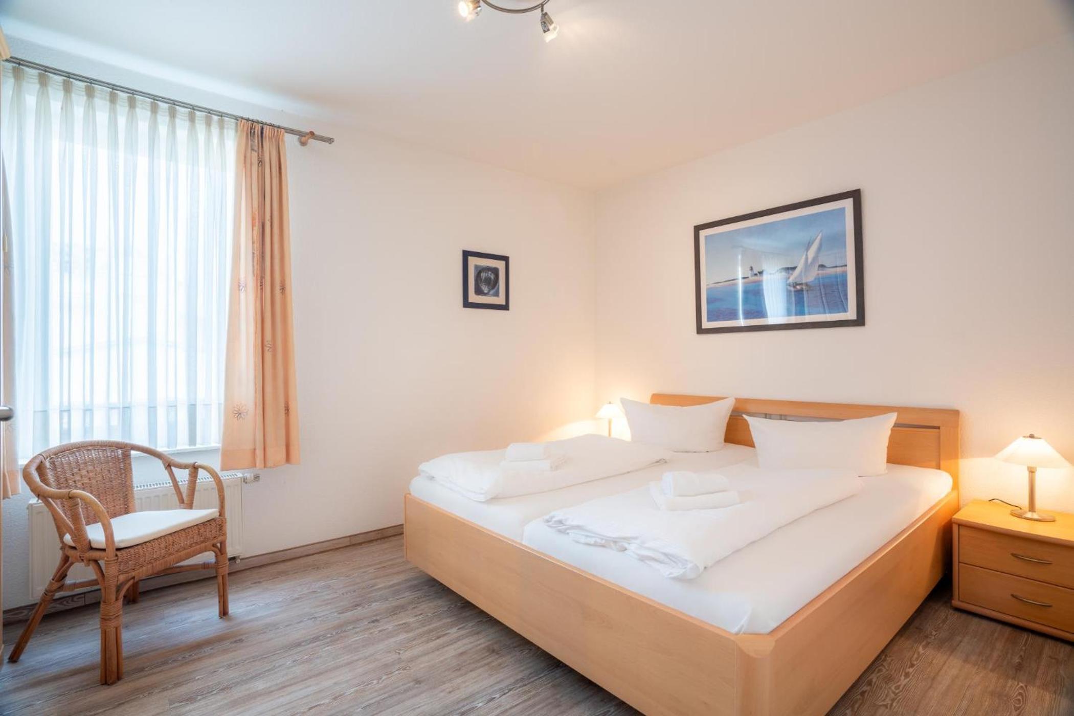 Helle Fewo in toller Lage mit Badewanne und Balkon