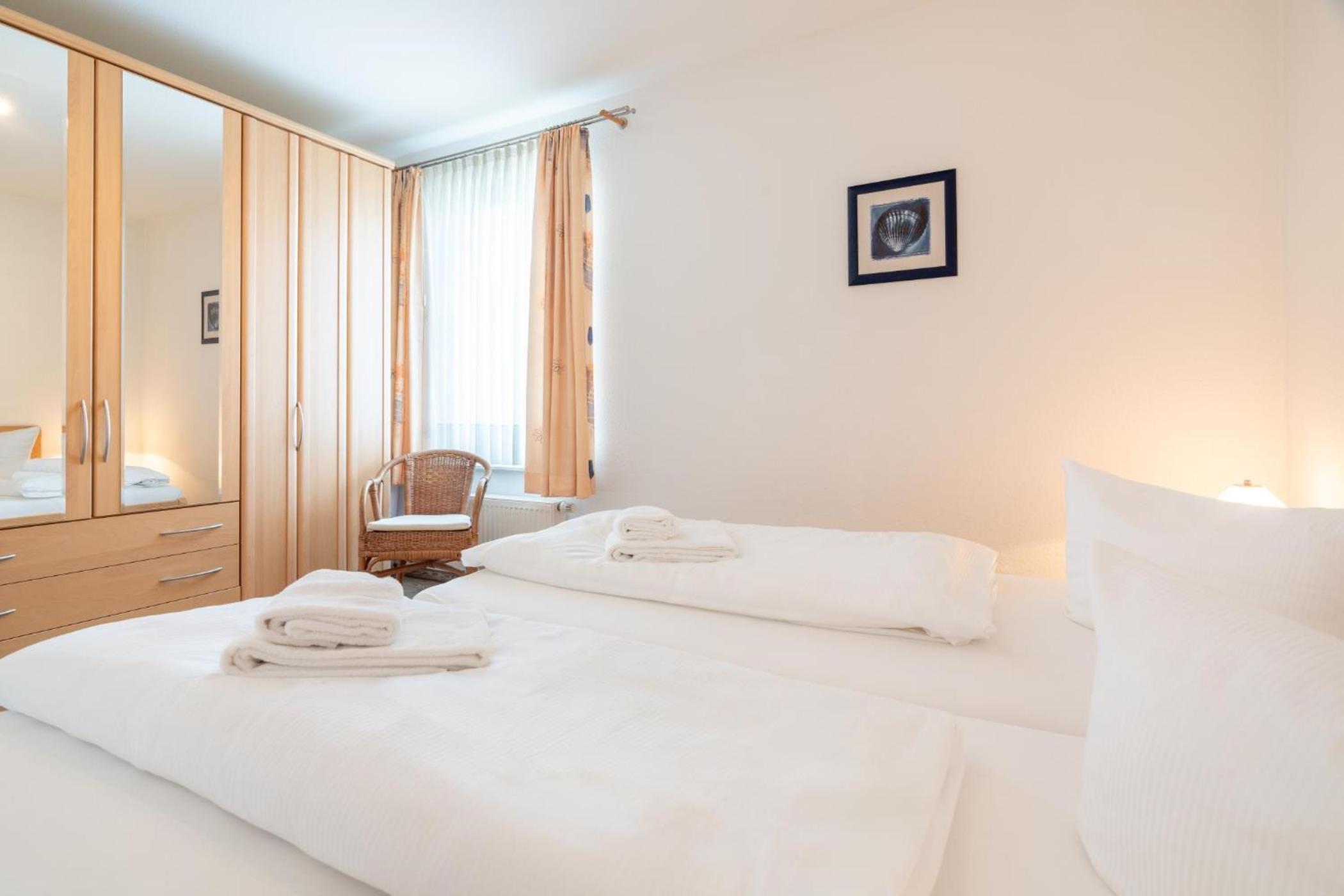 Helle Fewo in toller Lage mit Badewanne und Balkon