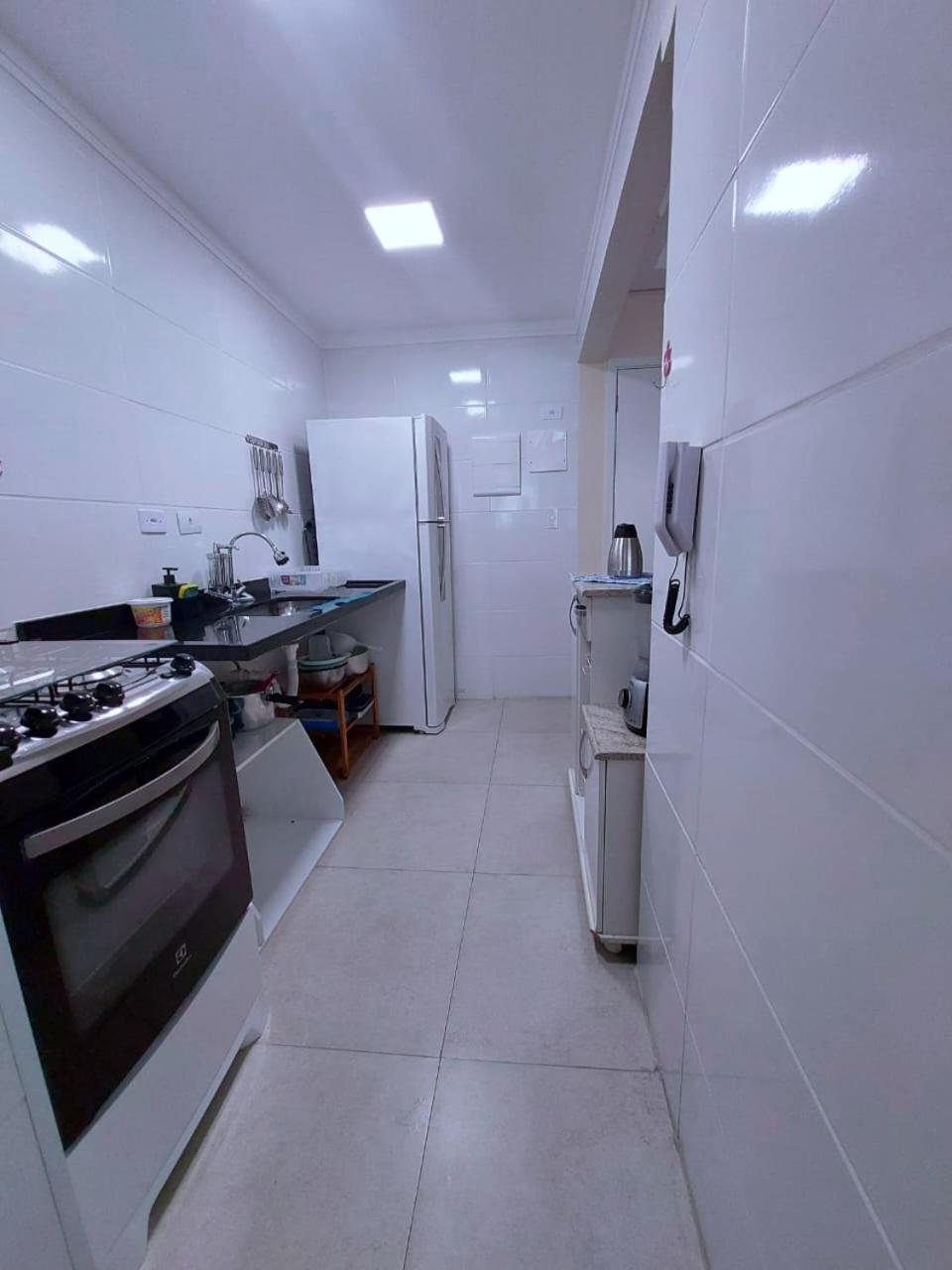200 metros da praia com ar condicionado e 1 vaga de garagem