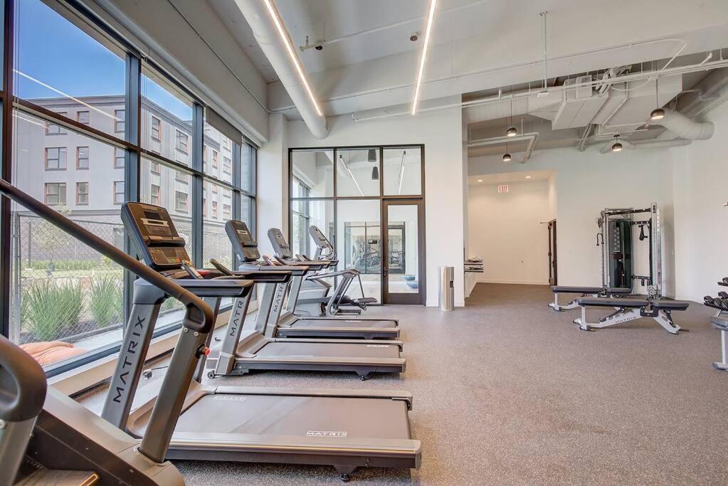 Post Chicago Getaway Ideal 4BR for Groups
