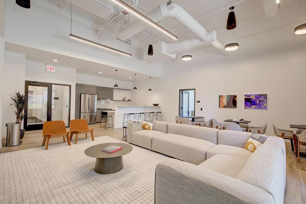 Post Chicago Getaway Ideal 4BR for Groups