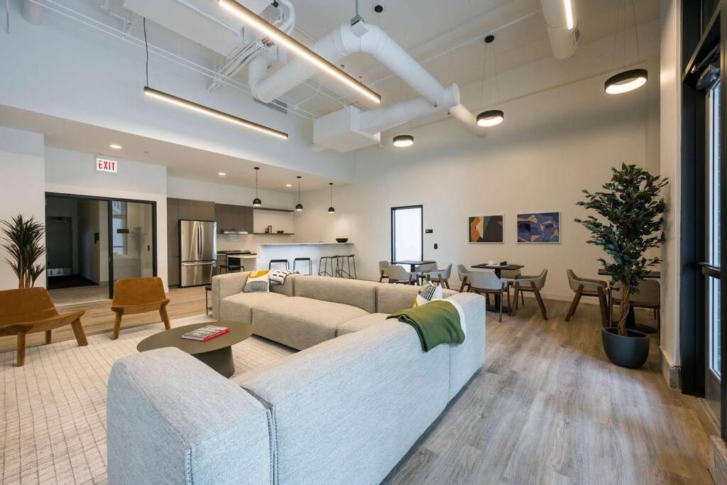 Post Chicago Getaway Ideal 4BR for Groups