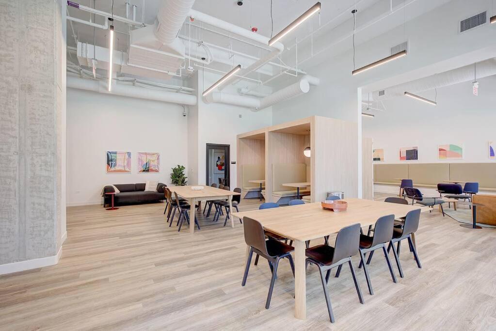 Post Chicago Getaway Ideal 4BR for Groups