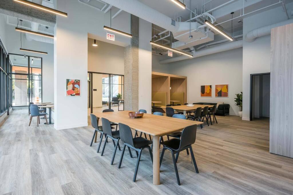 Post Chicago Getaway Ideal 4BR for Groups