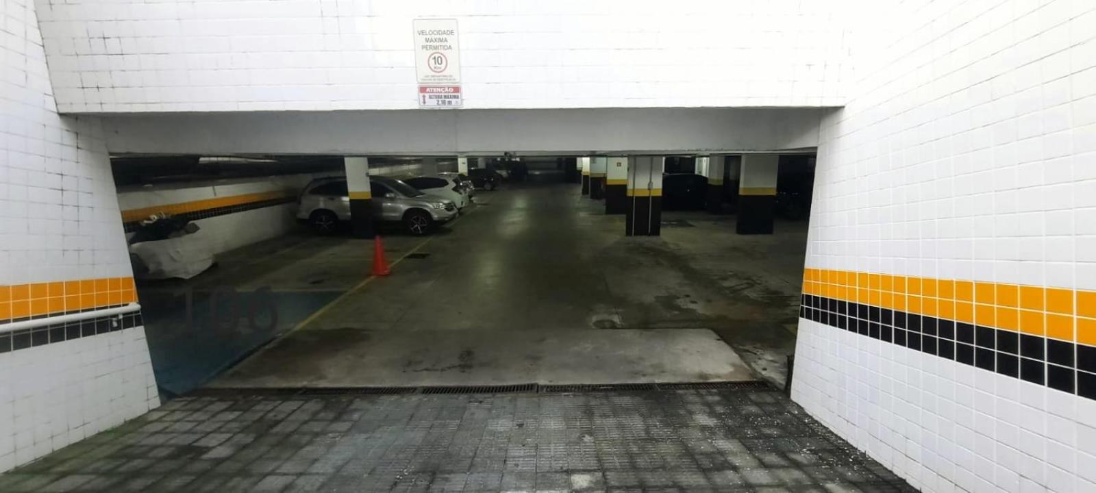 200 metros da praia com ar condicionado e 1 vaga de garagem