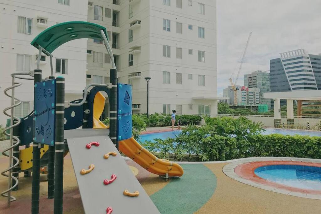 Chic 1 Bedroom Unit upto 4 pax with wifi 50mbps view 4