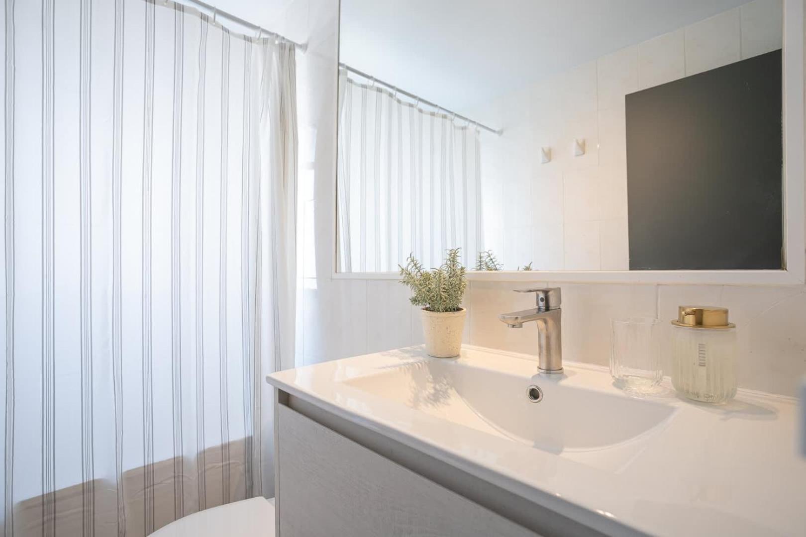 2bedroom apartment perfect for 5 Great location