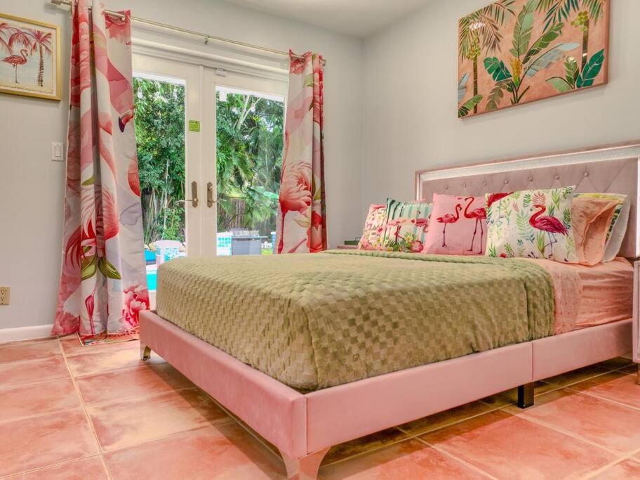 Flamingo Palms