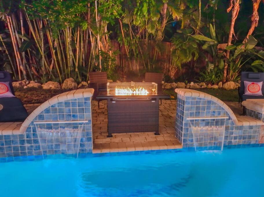 Flamingo Palms