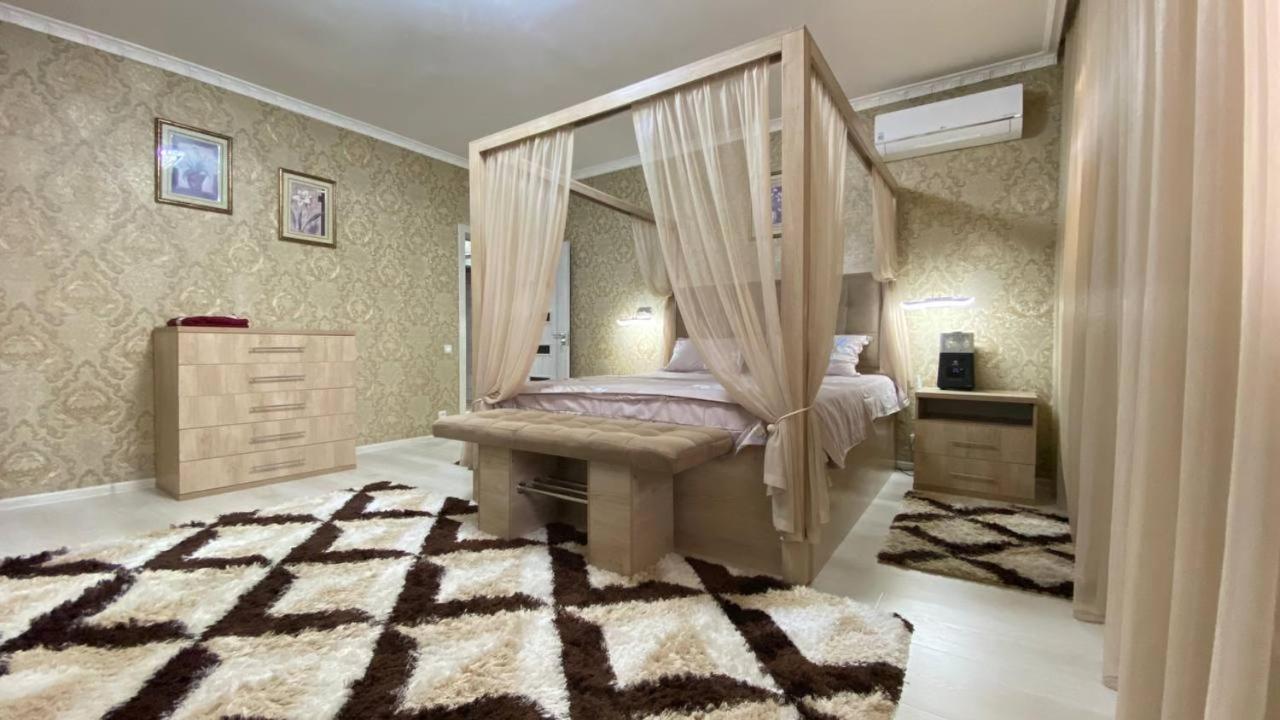 Oybek Apartment in the City Center view 4