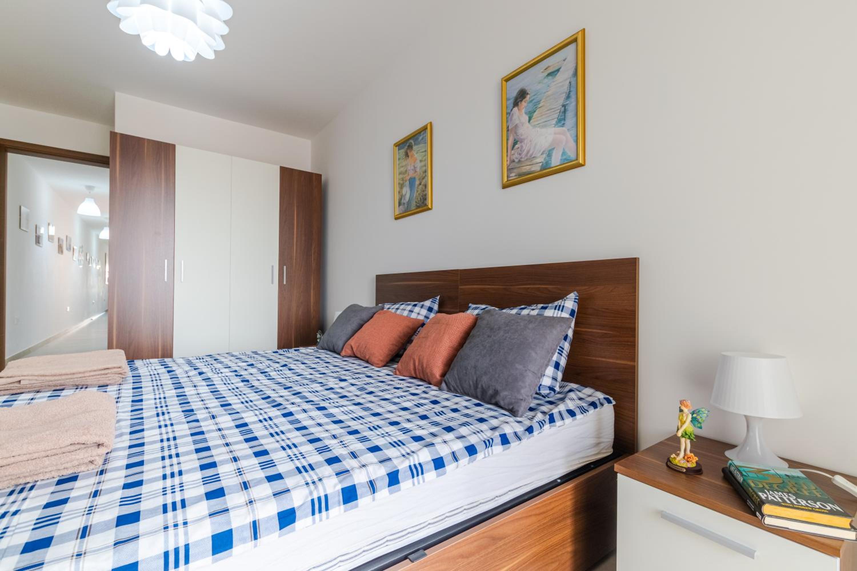 Spacious Brand New Apartment 3 Bdr 2 Bth H photo 4