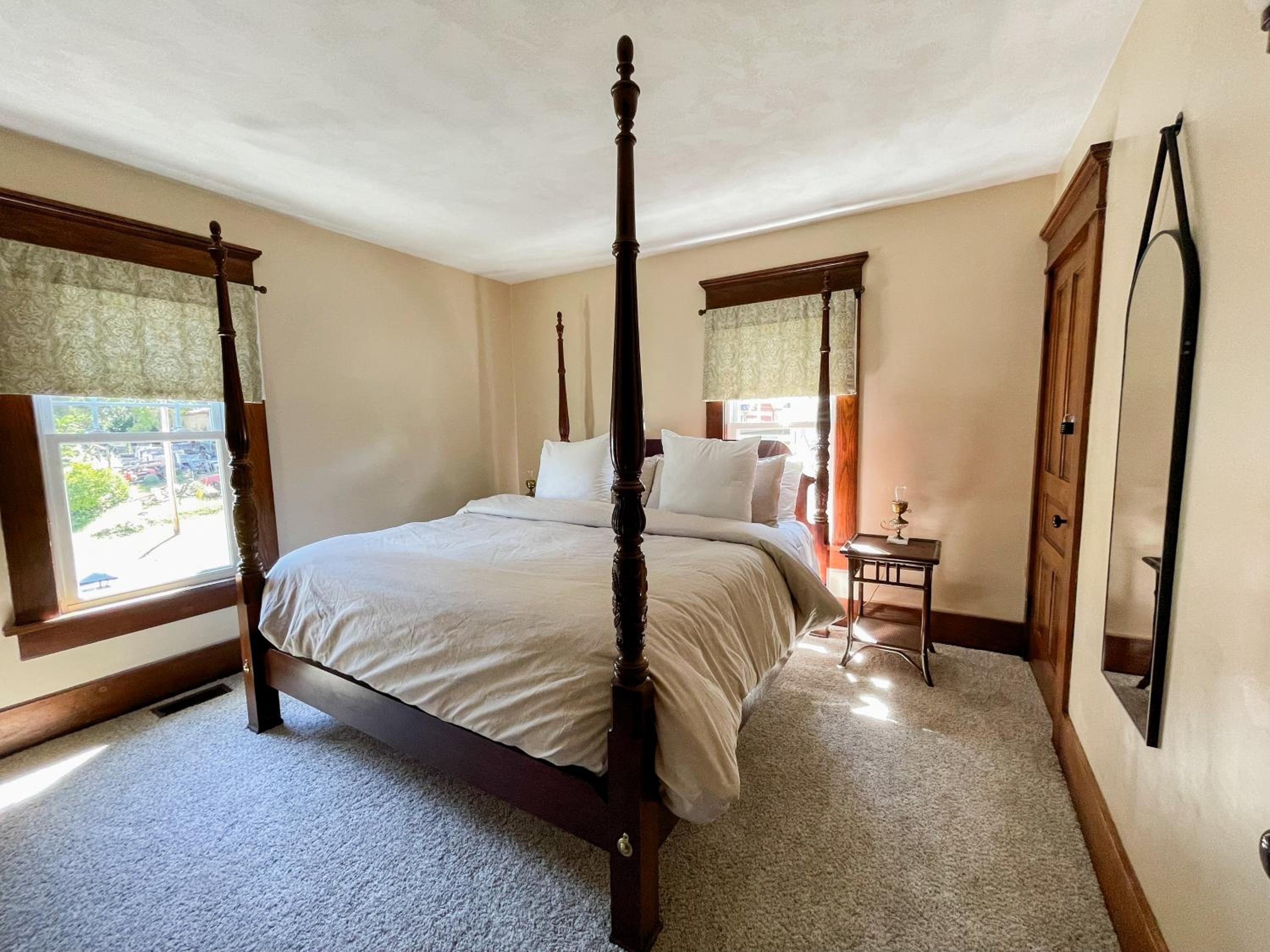 4BR-Beautiful Historic Home view 4
