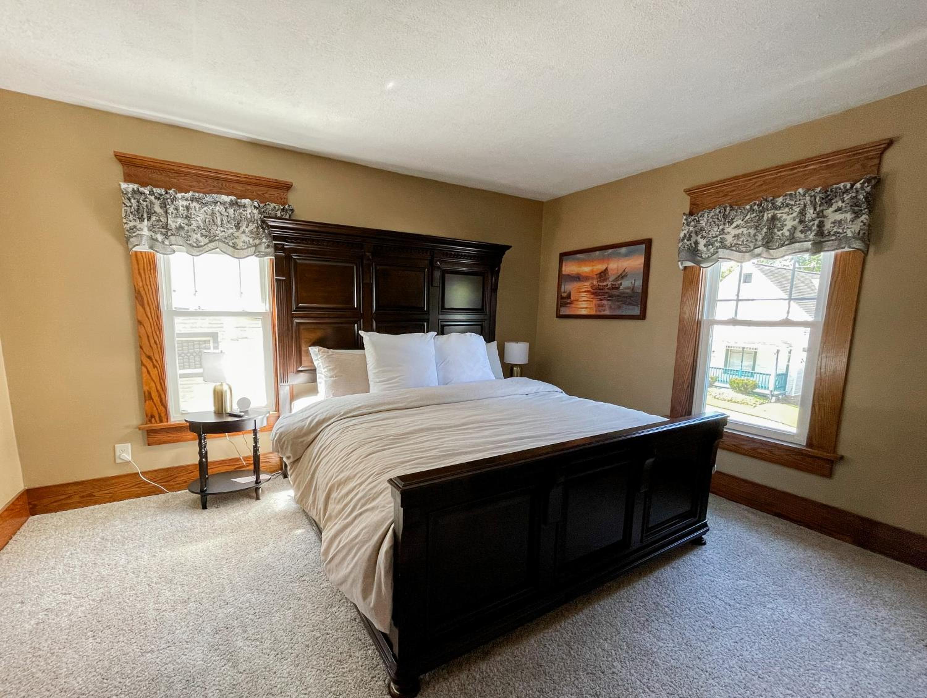 4BR-Beautiful Historic Home view 2