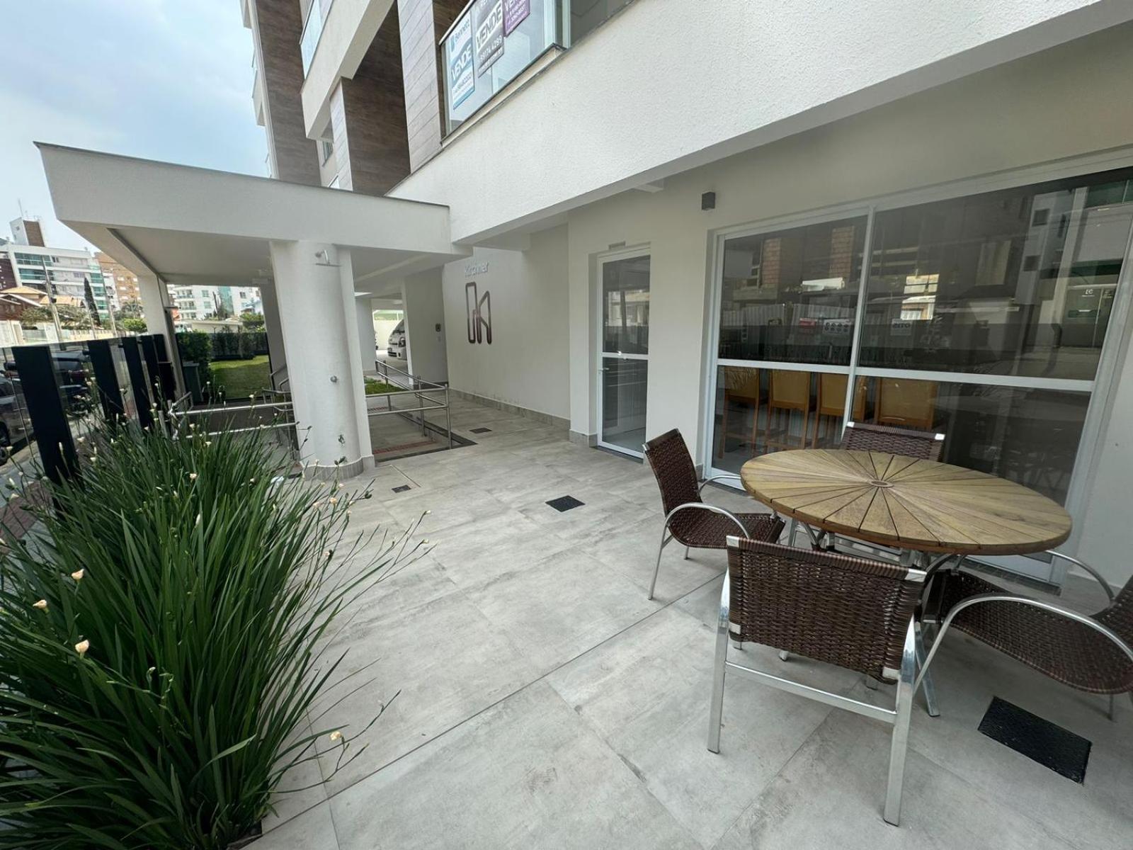 cód 103 - Apartamento com ótima localização