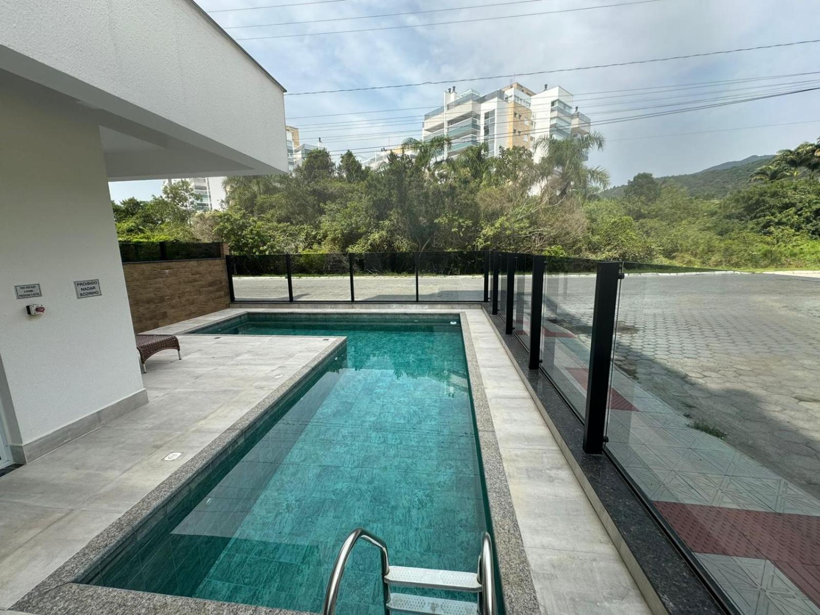 cód 103 - Apartamento com ótima localização