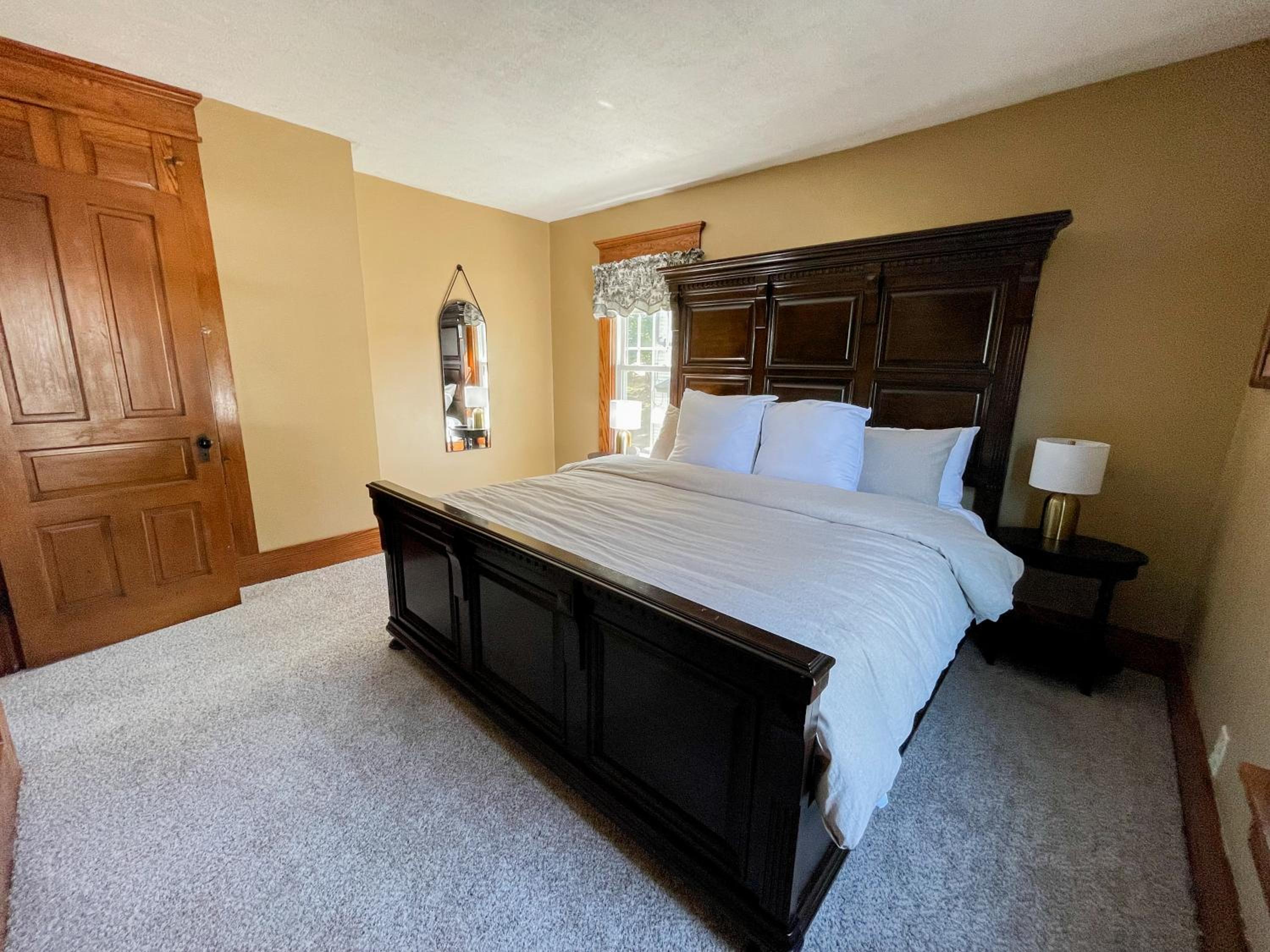 4BR-Beautiful Historic Home view 3