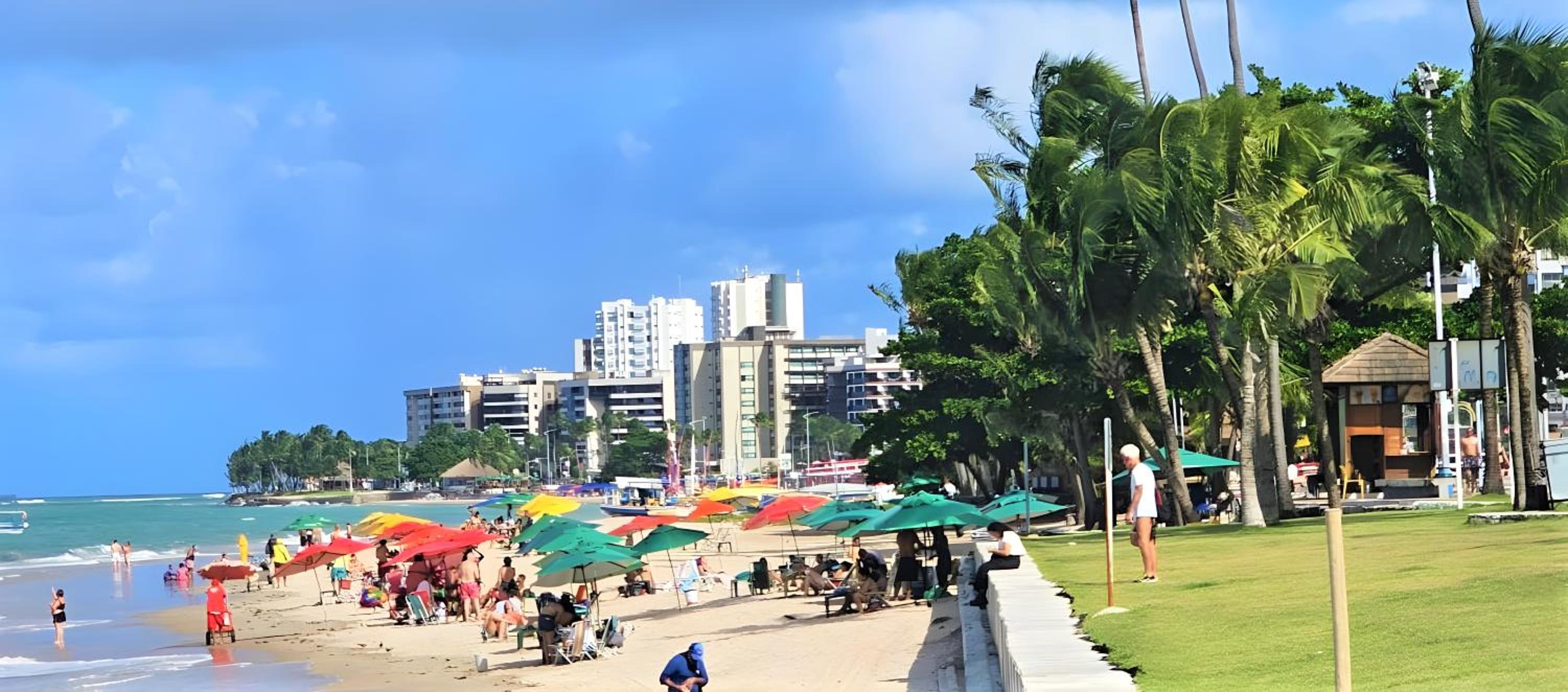 Apto em Zona Nobre à Beira-mar com Piscina, Ar Condicionado, Garagem GRÁTIS