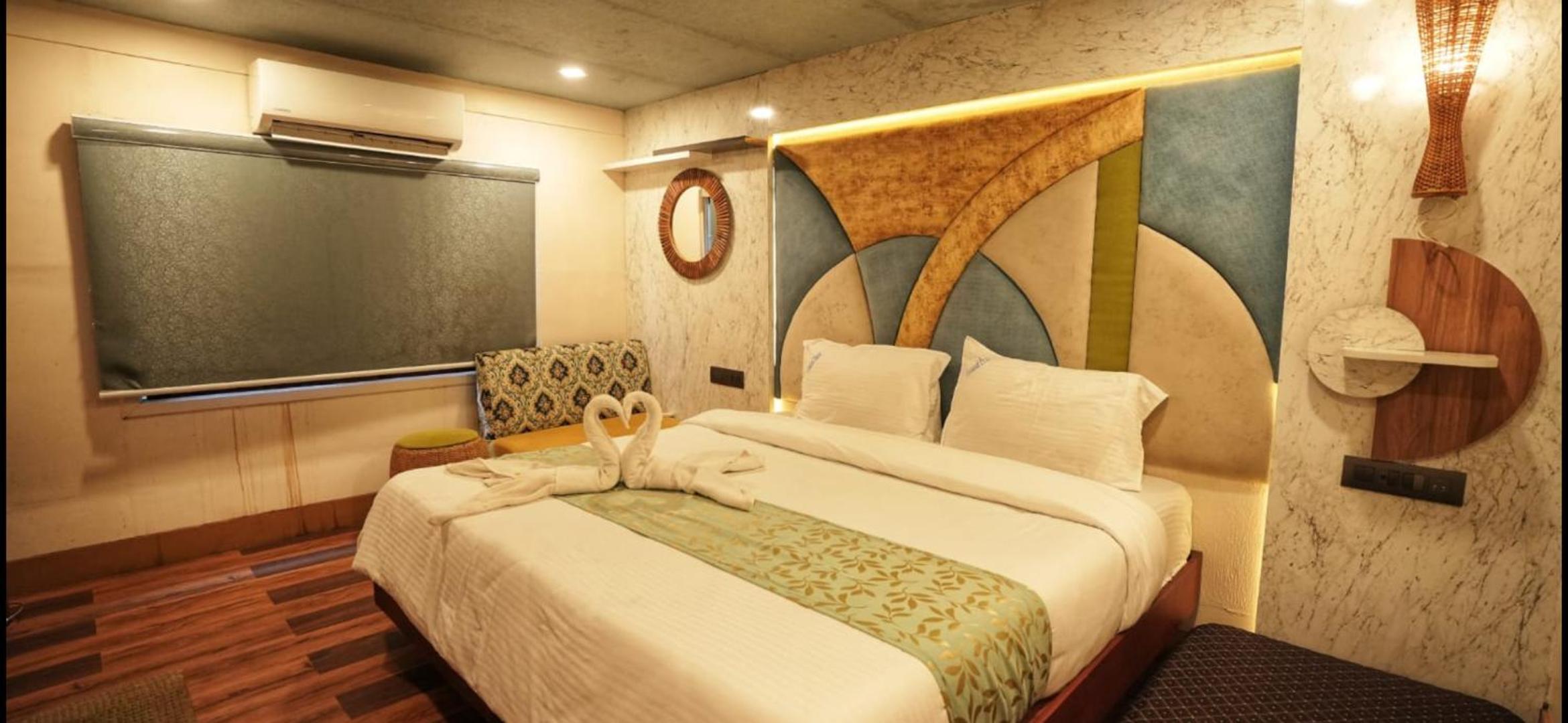 Luxury Houseboat