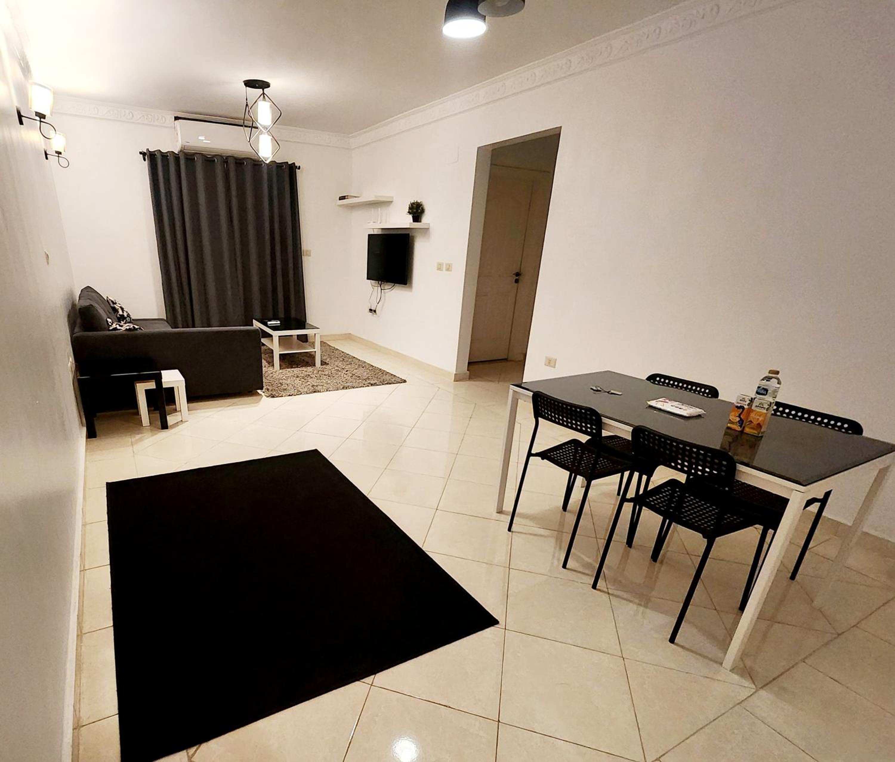 Hotel Stylish and modern apartment close to the airport - Image 1