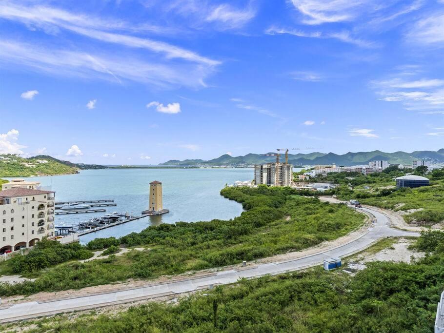 Luxury Lagoon-View Condo Steps to Beach