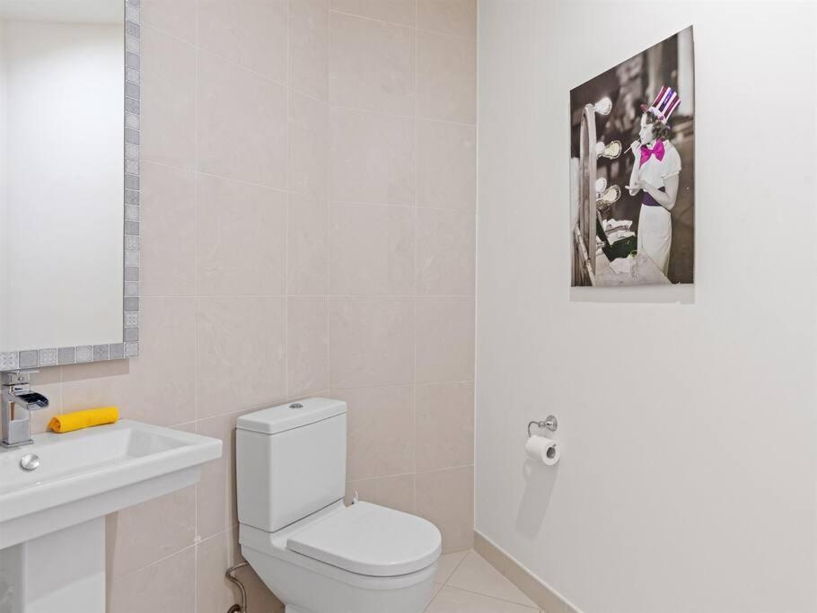 Luxury Lagoon-View Condo Steps to Beach
