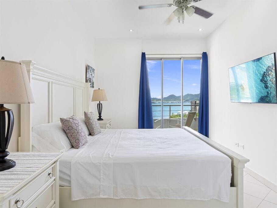 Luxury Lagoon-View Condo Steps to Beach