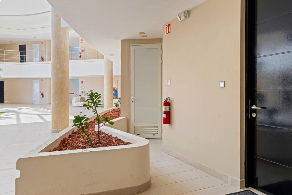 Luxury Lagoon-View Condo Steps to Beach